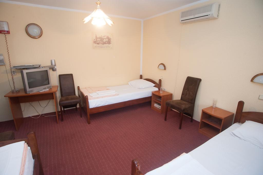 Hotel Extra Lion Md Nis Ngoại thất bức ảnh