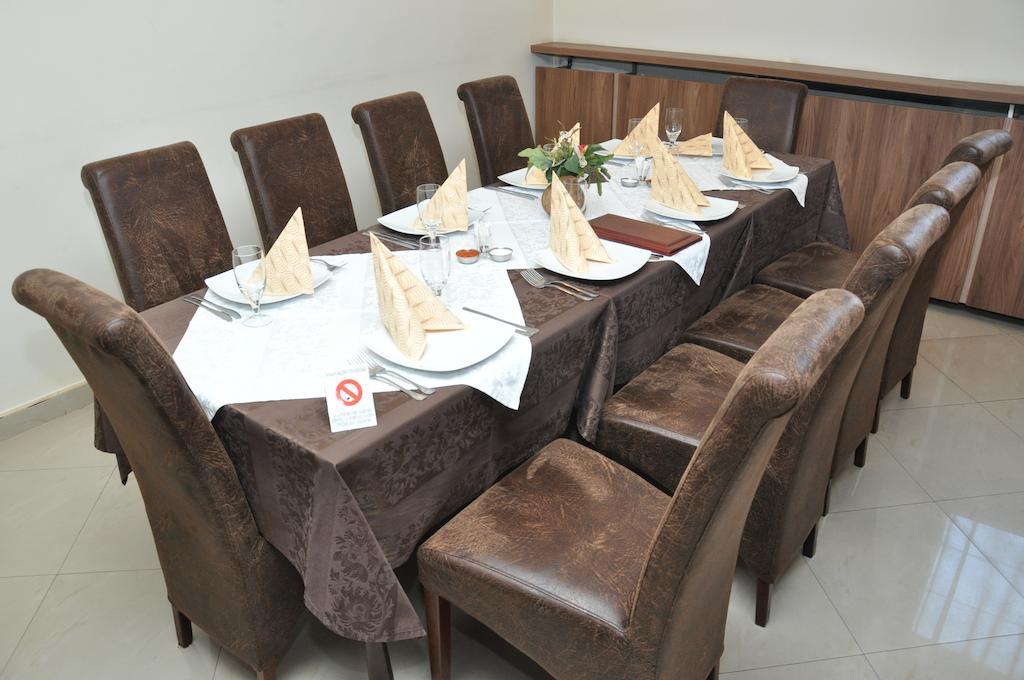 Hotel Extra Lion Md Nis Ngoại thất bức ảnh